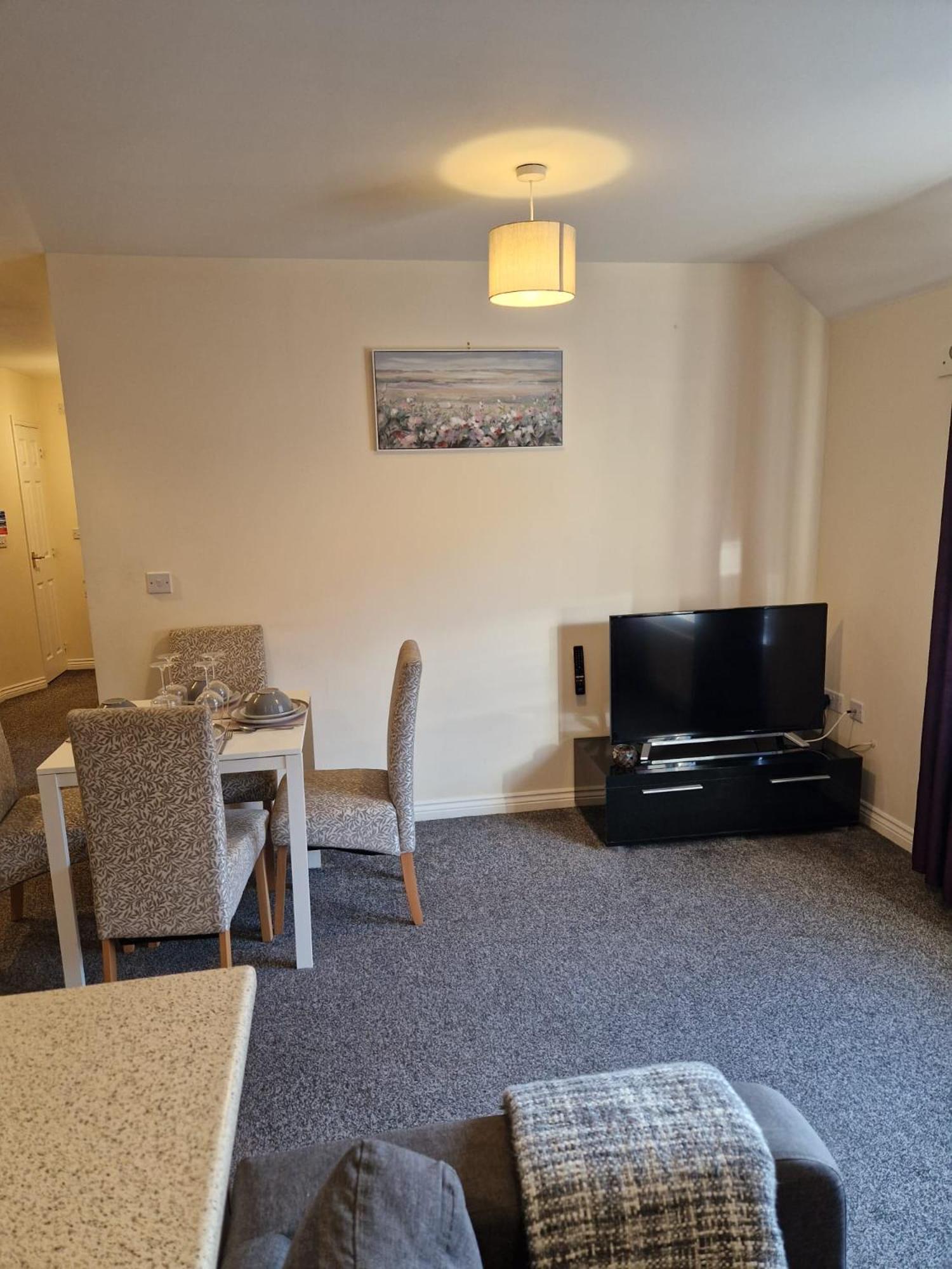 Hereford - Mayflower Coach House, Modern 2 Bedroom Property With Parking, Located South Of Hereford City, Suitable For Small Family, Couple Or Contractors - Sleeps Up To 5 Guests - Hosted By Rentmyhouse 外观 照片