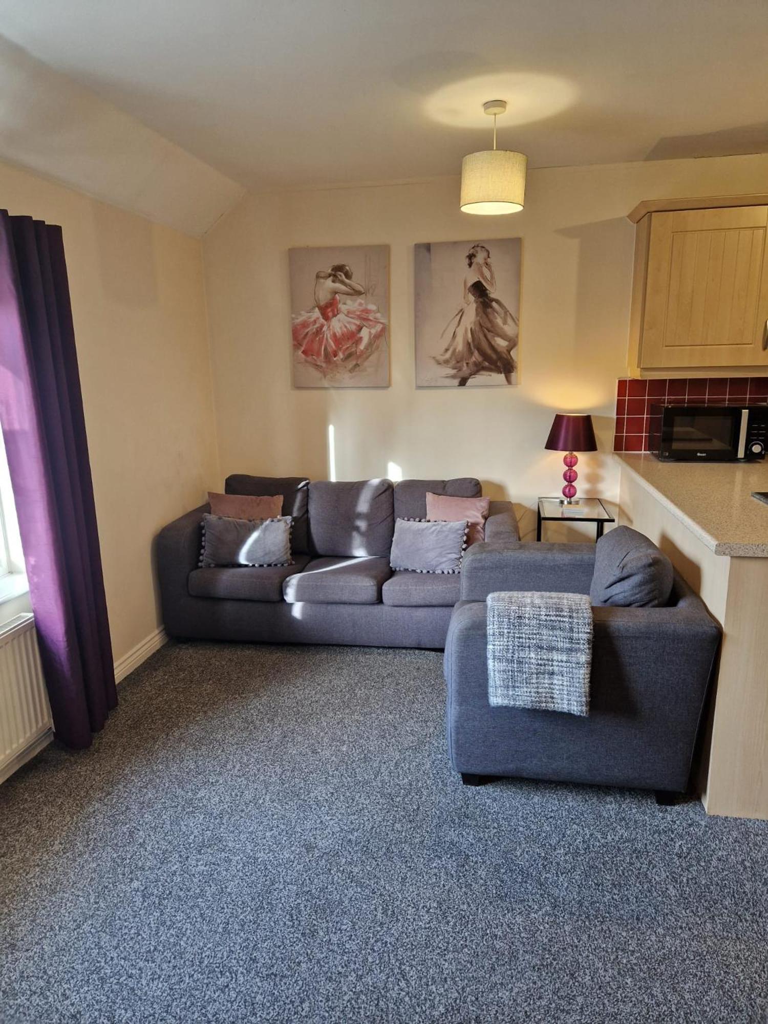 Hereford - Mayflower Coach House, Modern 2 Bedroom Property With Parking, Located South Of Hereford City, Suitable For Small Family, Couple Or Contractors - Sleeps Up To 5 Guests - Hosted By Rentmyhouse 外观 照片