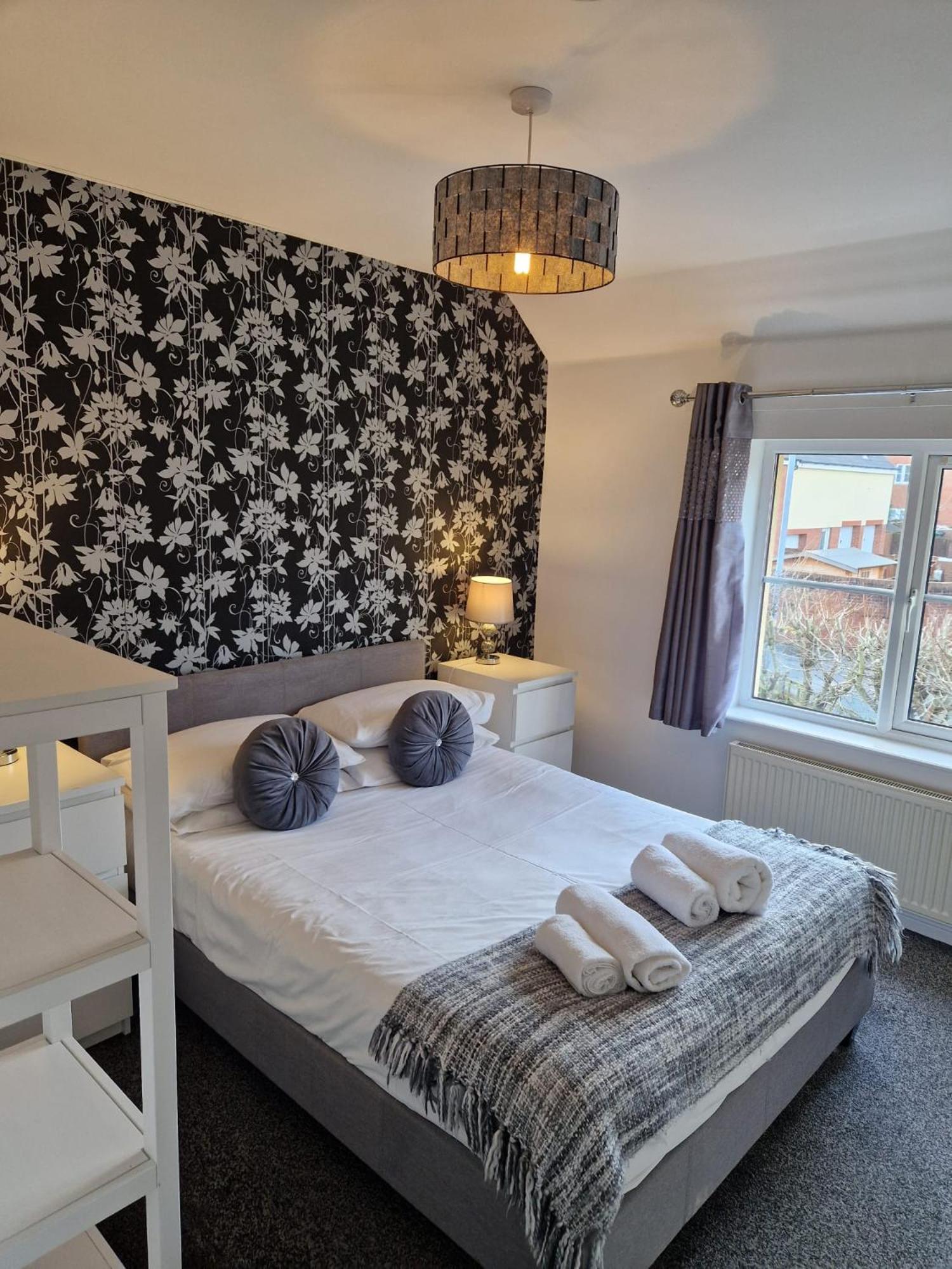 Hereford - Mayflower Coach House, Modern 2 Bedroom Property With Parking, Located South Of Hereford City, Suitable For Small Family, Couple Or Contractors - Sleeps Up To 5 Guests - Hosted By Rentmyhouse 外观 照片