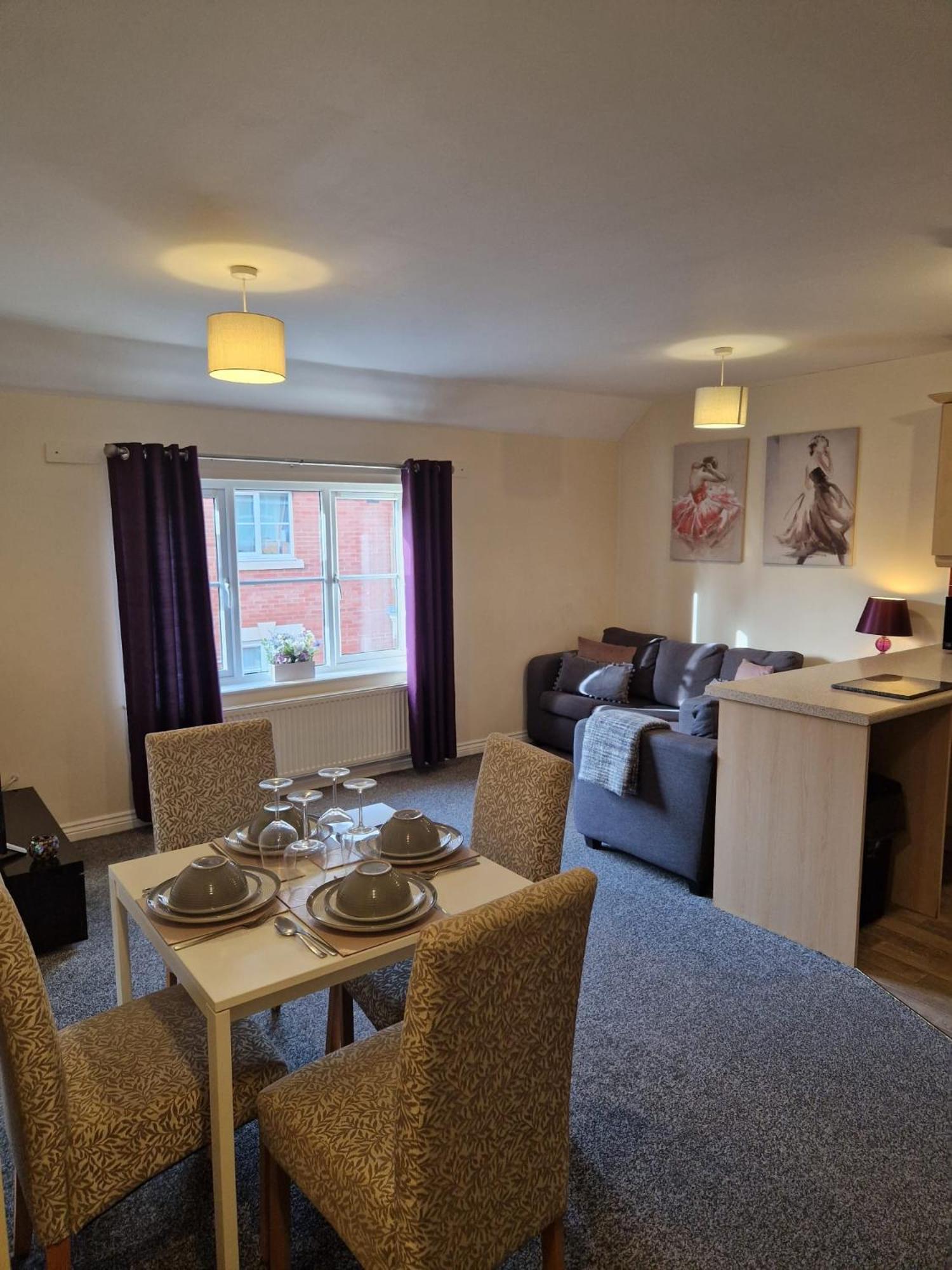 Hereford - Mayflower Coach House, Modern 2 Bedroom Property With Parking, Located South Of Hereford City, Suitable For Small Family, Couple Or Contractors - Sleeps Up To 5 Guests - Hosted By Rentmyhouse 外观 照片