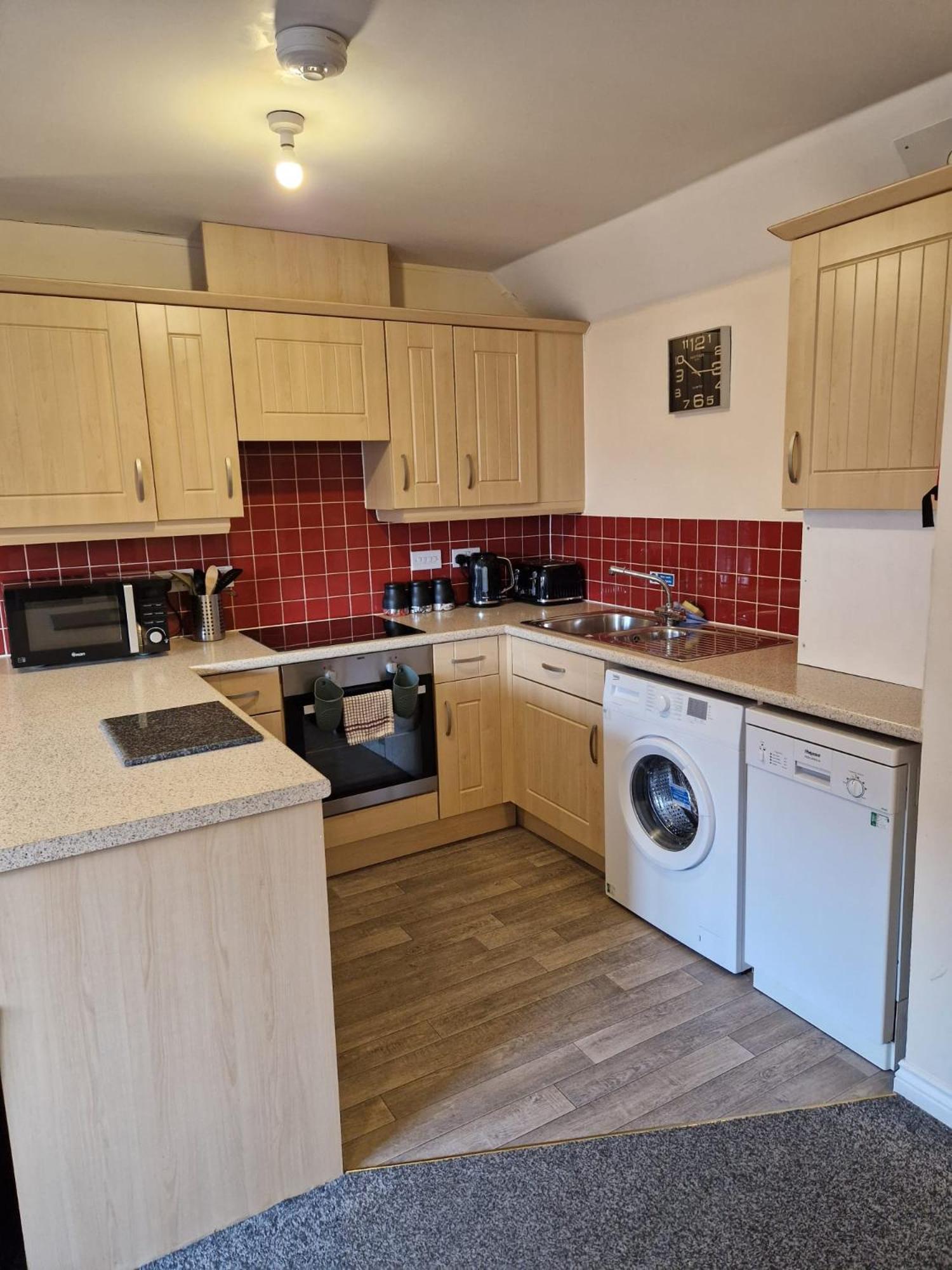 Hereford - Mayflower Coach House, Modern 2 Bedroom Property With Parking, Located South Of Hereford City, Suitable For Small Family, Couple Or Contractors - Sleeps Up To 5 Guests - Hosted By Rentmyhouse 外观 照片