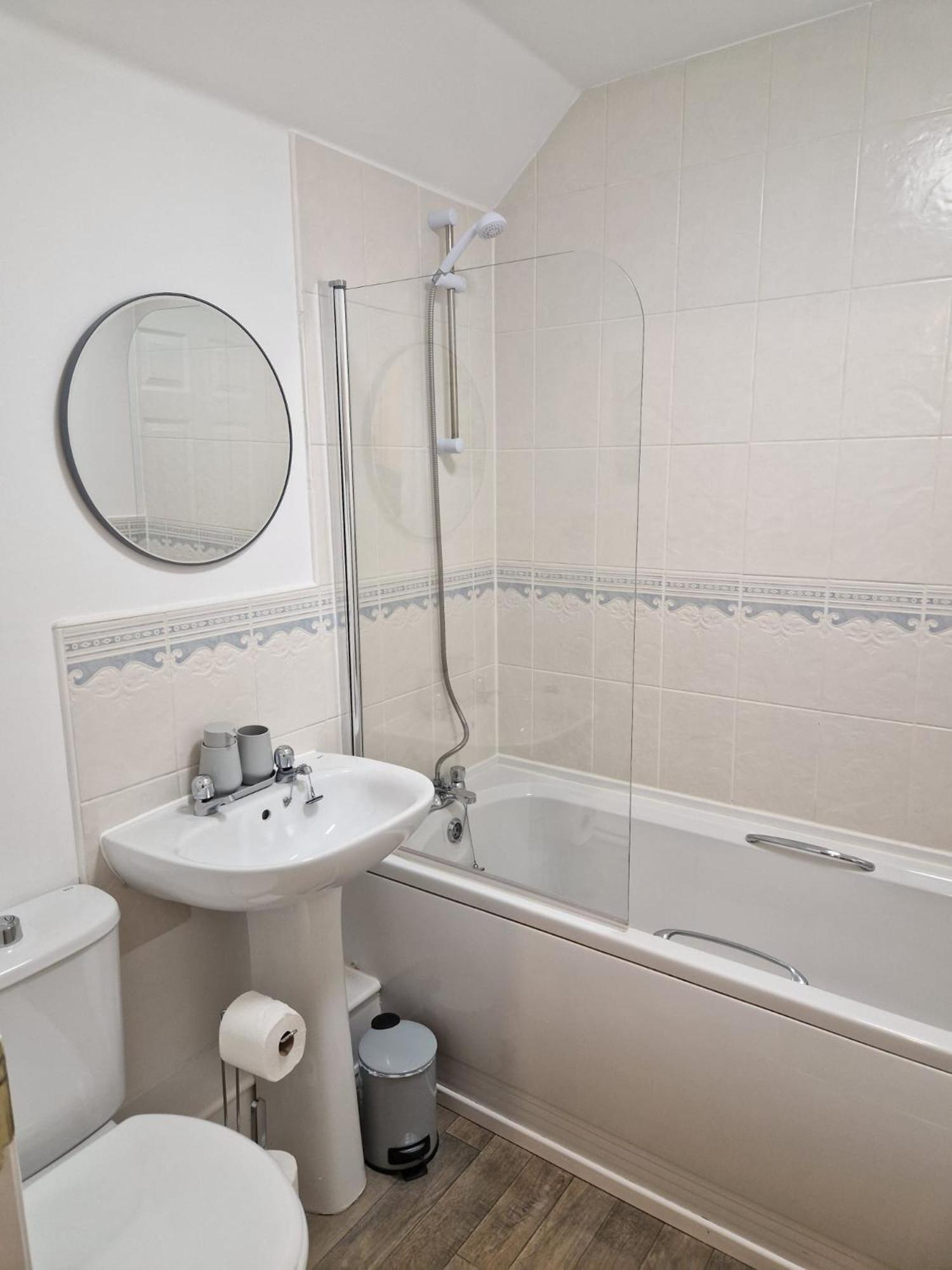 Hereford - Mayflower Coach House, Modern 2 Bedroom Property With Parking, Located South Of Hereford City, Suitable For Small Family, Couple Or Contractors - Sleeps Up To 5 Guests - Hosted By Rentmyhouse 外观 照片